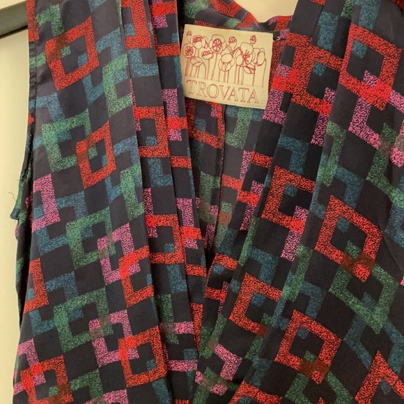 Geometric Patterned 💯 Silk top by Trovata - Picture 5 of 11